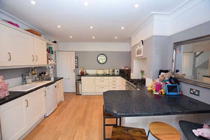 4 Bedroom Semi-Detached House To Rent In Chatham Road, Maidstone, ME14