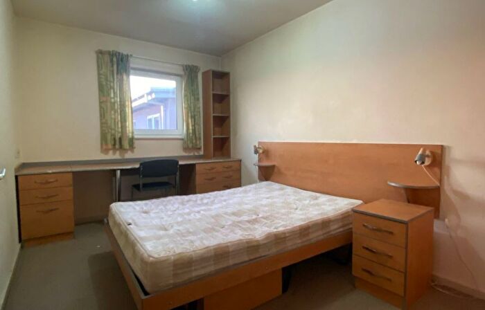 2 Bedroom Flat To Rent In Crown Station Place, Edge Hill, Liverpool, L7