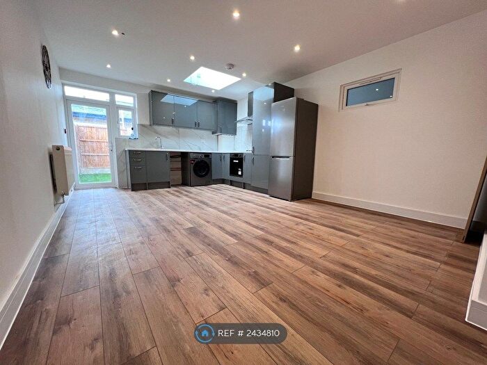 1 Bedroom Flat To Rent In Costons Lane, London, UB6