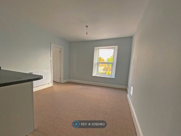 2 Bedroom Flat To Rent In Anchor House, Bickington, Barnstaple, EX31