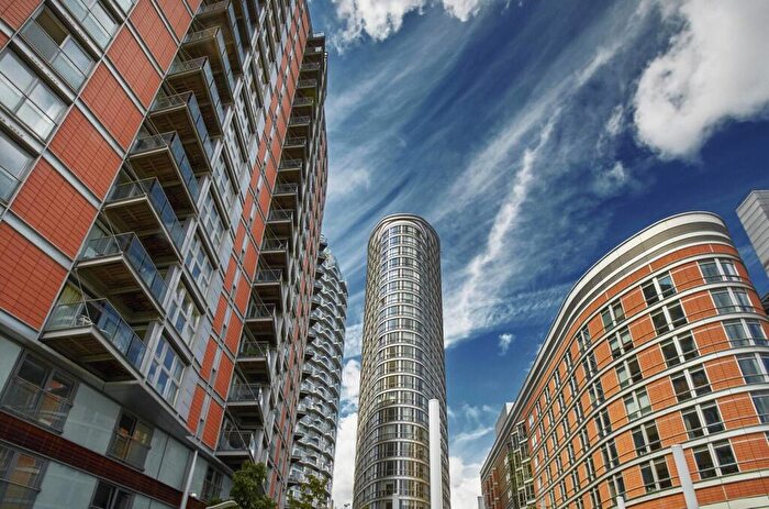 Flat To Rent In Ontario Tower, Fairmont Avenue, E14