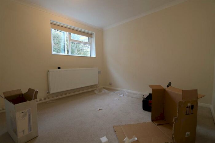 2 Bedroom Maisonette To Rent In Marshall House, Rodney Road, New Malden, KT3