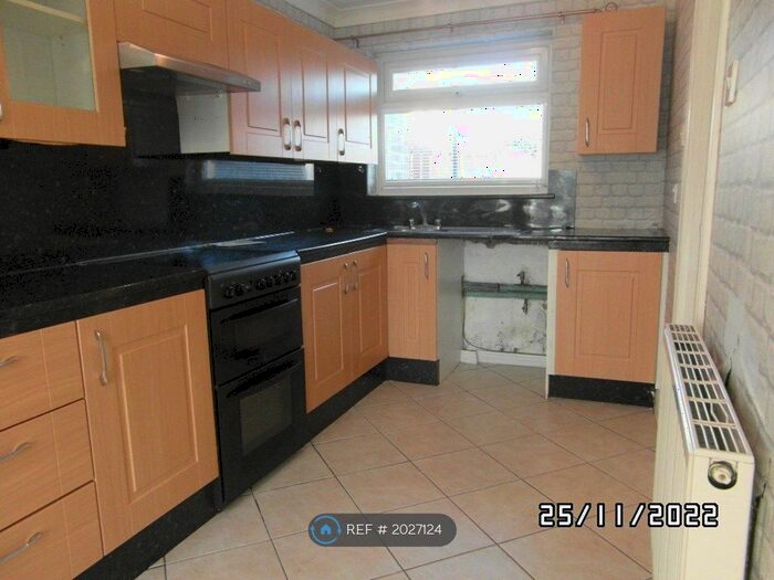 3 Bedroom Terraced House To Rent In Links Walk, Newcastle Upon Tyne, NE5