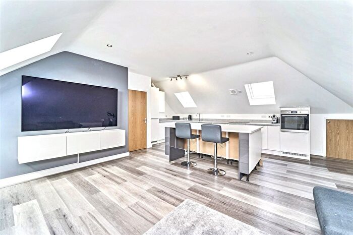 2 Bedroom Flat For Sale In Kings Road, Evesham, Worcestershire, WR11