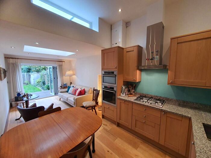2 Bedroom Flat To Rent In Cavendish Road, Kilburn, NW6