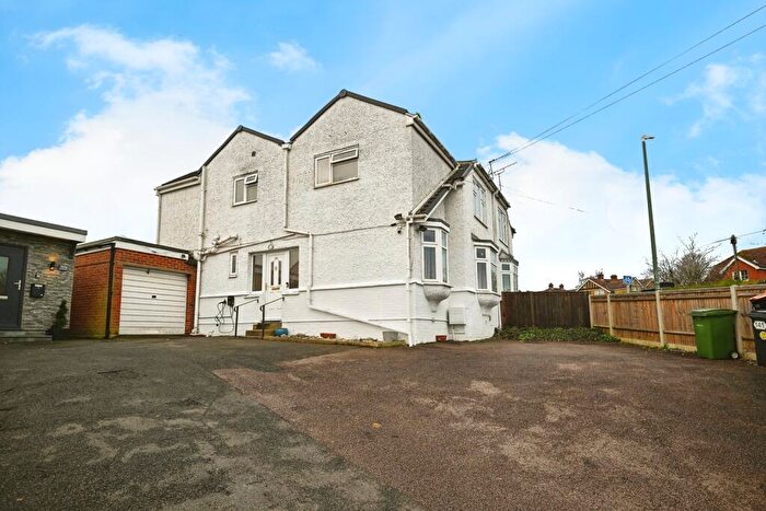 3 Bedroom Semi Detached House For Sale In London Road, Maidstone, Kent, ME16