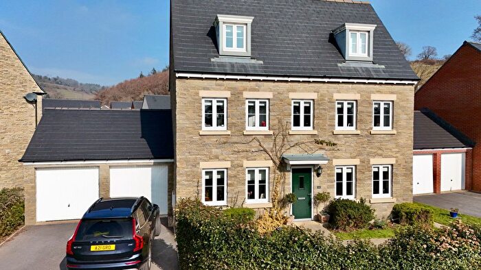 5 Bedroom Detached House For Sale In Nicholls Place, Bovey Tracey, TQ13