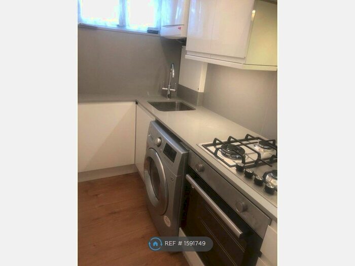Studio To Rent In Sheldon Road, London, N18