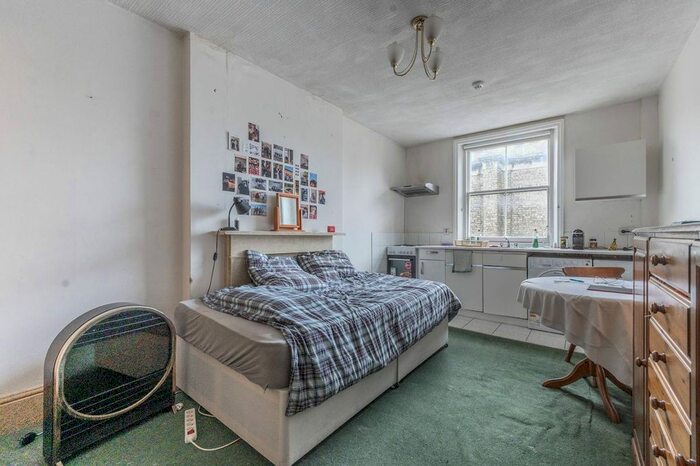 Studio To Rent In De Vere Gardens, High Street Kensington, London, W8