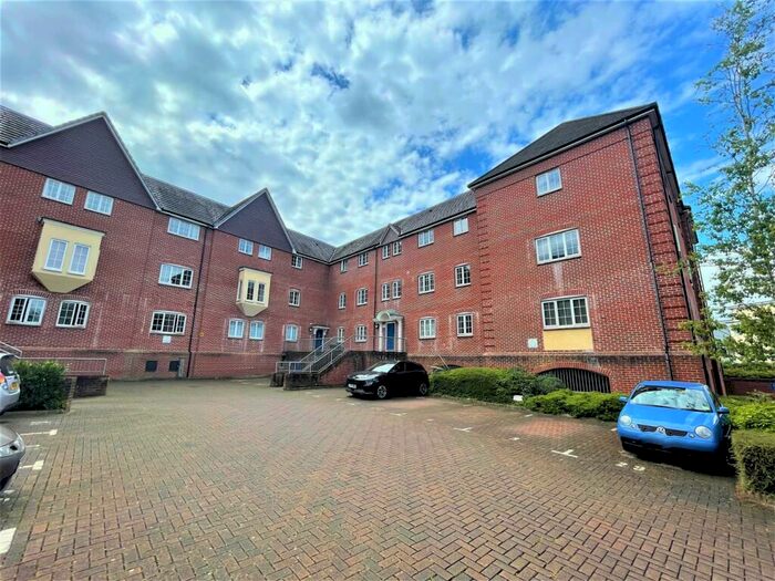 2 Bedroom Flat To Rent In Peel Close, Verwood, BH31