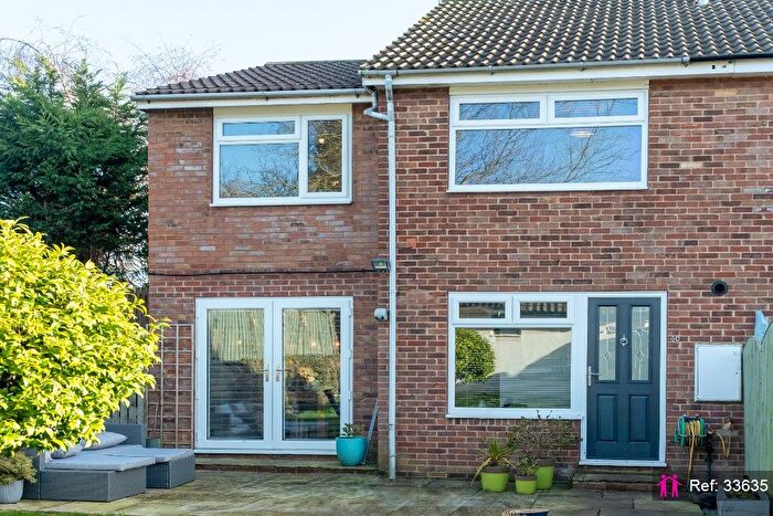 4 Bedroom End Terrace House For Sale In New Park Avenue, Pudsey, LS28