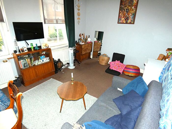 1 Bedroom Flat To Rent In Roman Road, London, E3