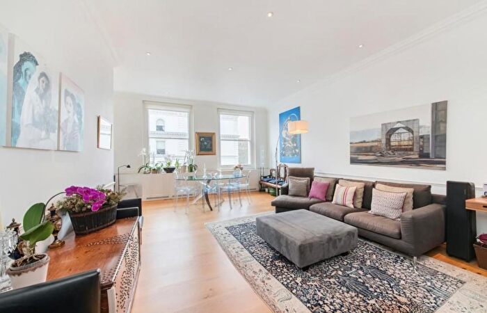 2 Bedroom Flat To Rent In George Street, Marylebone, London, W1U