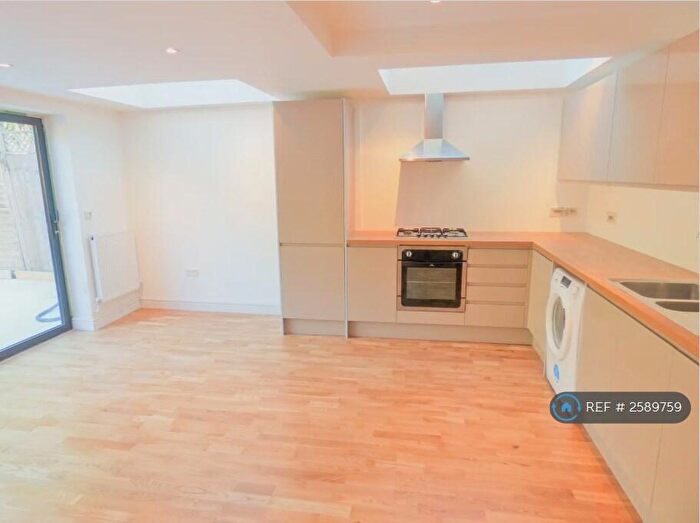 3 Bedroom Flat To Rent In Ondine Rd, London, SE15