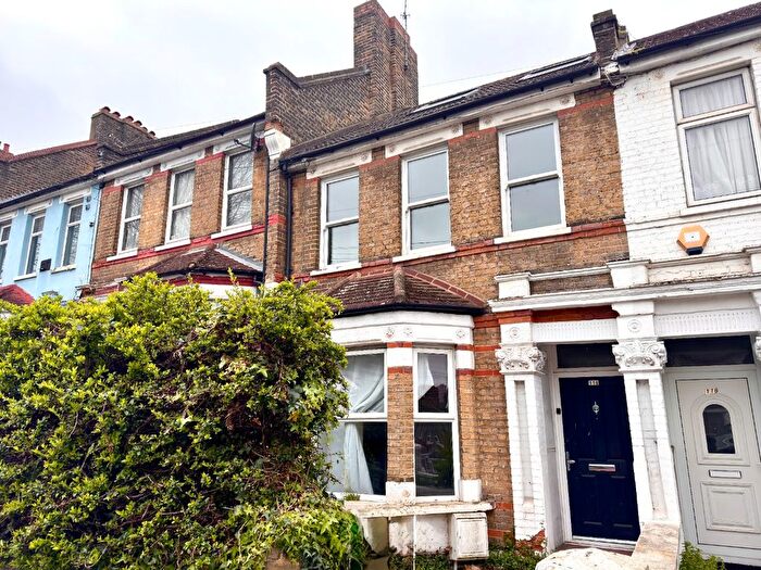 2 Bedroom Flat For Sale In Griffin Road, Plumstead, London, SE18
