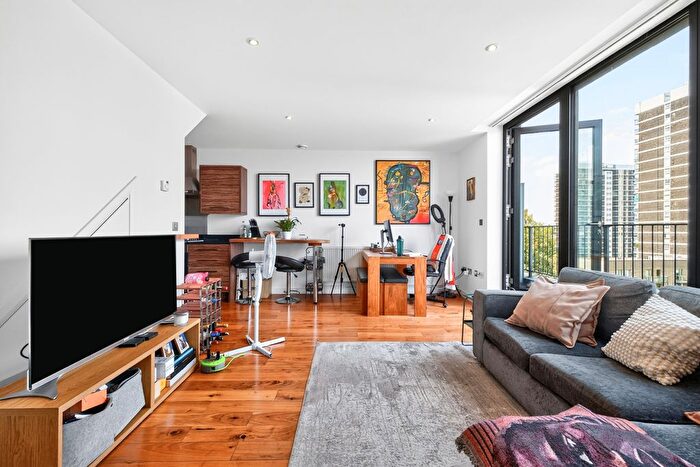 2 Bedroom Flat To Rent In De Beauvoir Crescent, London, N1