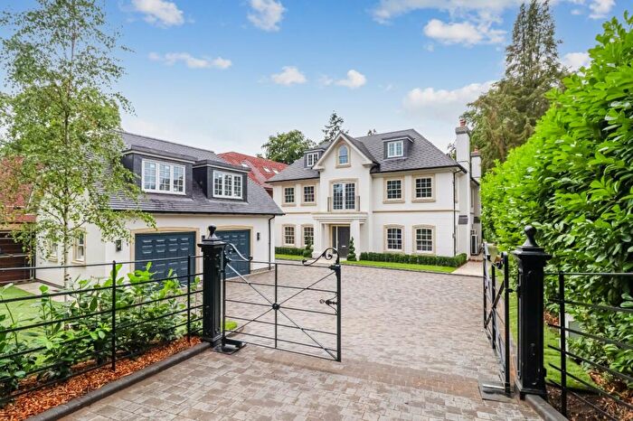 6 Bedroom Detached House For Sale In Westfield Road, Beaconsfield, Buckinghamshire, HP9