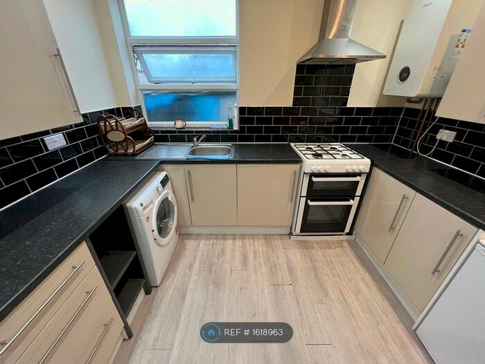 4 Bedroom Terraced House To Rent In Standard Road, Hounslow, TW4