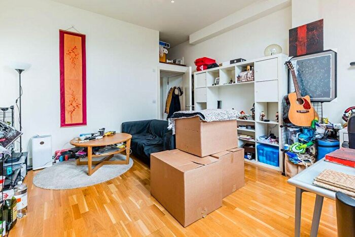 1 Bedroom Flat To Rent In Camden Road, Camden, N7