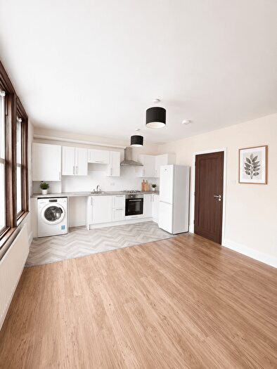 2 Bedroom Flat To Rent In Grove Green Road, E11