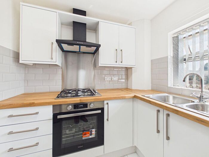 2 Bedroom Flat To Rent In Barton Road, Headington, Oxford, OX3
