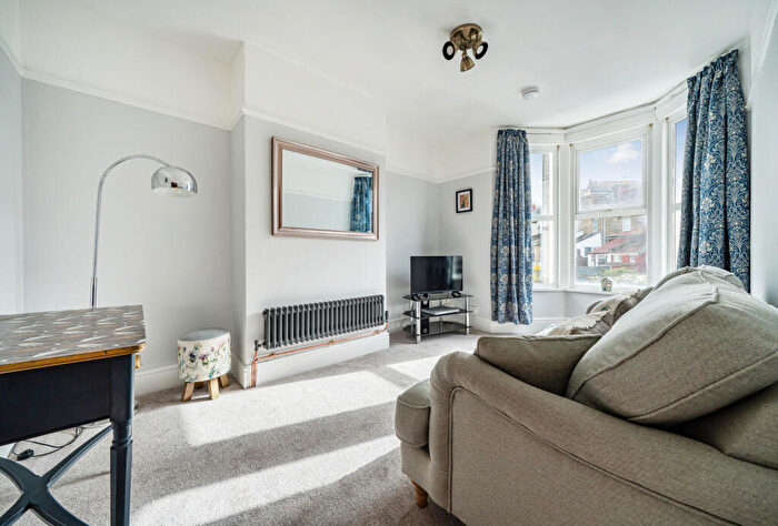 2 Bedroom Maisonette For Sale In Luckwell Road, Bristol, Somerset, BS3