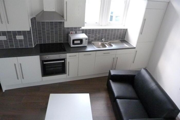3 Bedroom Flat To Rent In Wellfield Road, Roath, CF24