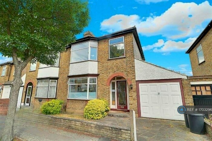 3 Bedroom Semi-Detached House To Rent In Essex Road, London, E18