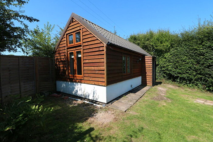 Chalet To Rent In Vann Farm Road, Ockley, RH5