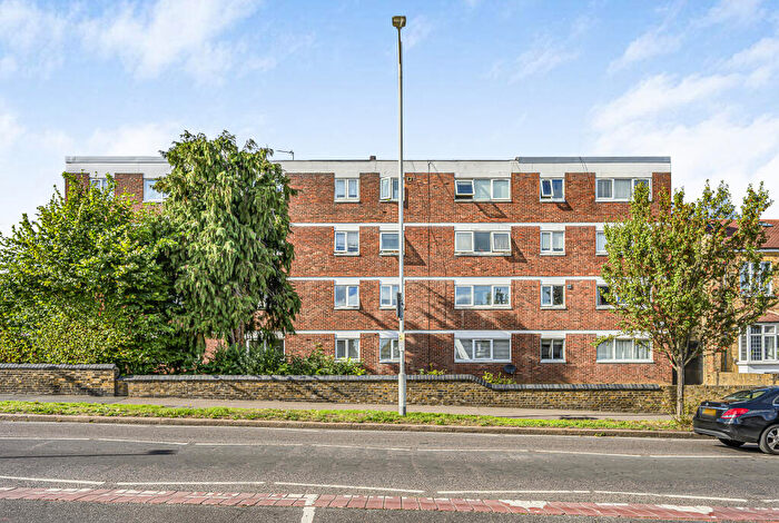 2 Bedroom Flat To Rent In Deborah Court, Victoria Road, South Woodford, Redbridge, London, E18