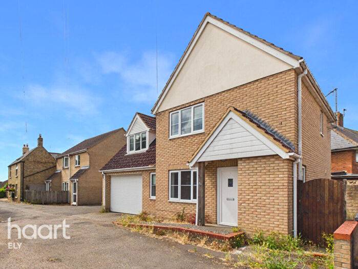 3 Bedroom Detached House For Sale In Field Gate, Sutton, CB6