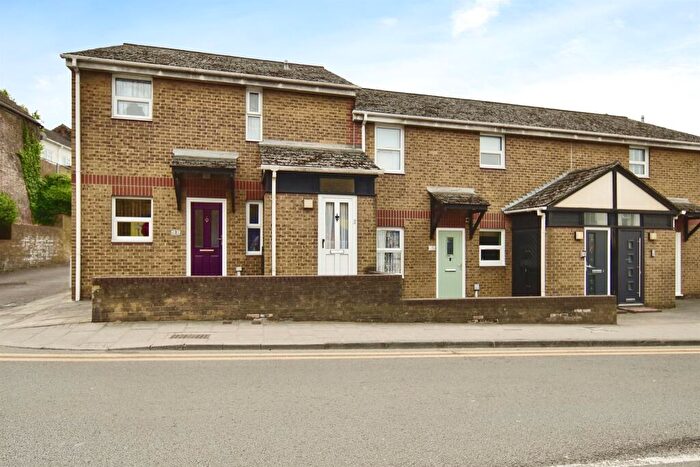 1 Bedroom Flat For Sale In Cloisters, Sittingbourne, ME10