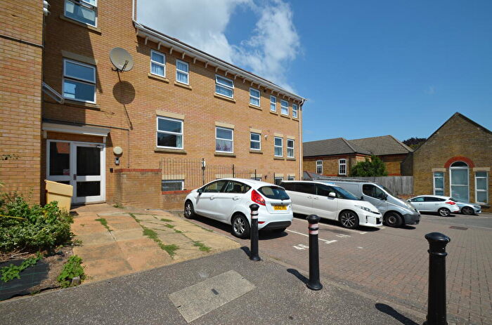 2 Bedroom Apartment To Rent In Steven Close, Chatham, ME4