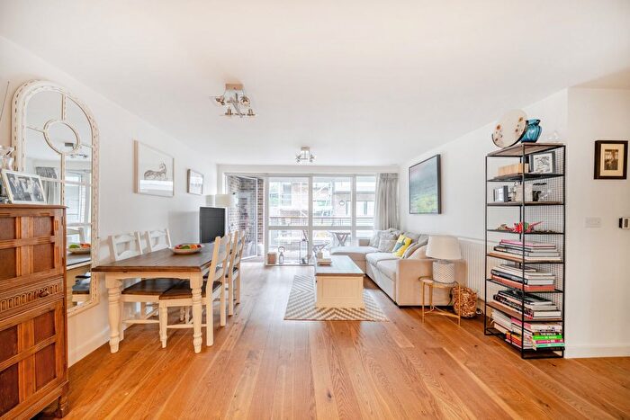 2 Bedroom Flat For Sale In Charles Street, London, N19