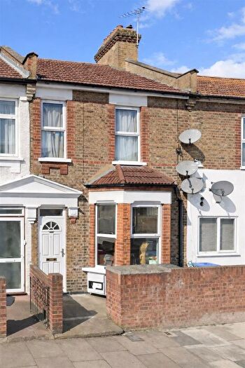 1 Bedroom Flat To Rent In Bannockburn Road, London, SE18