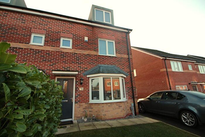 3 Bedroom Town House For Sale In Rowan Tree Road, Oldham, OL8