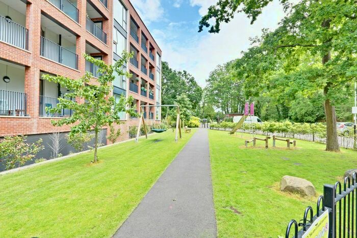 2 Bedroom Flat To Rent In Ebony Crescent, Cockfosters, EN4