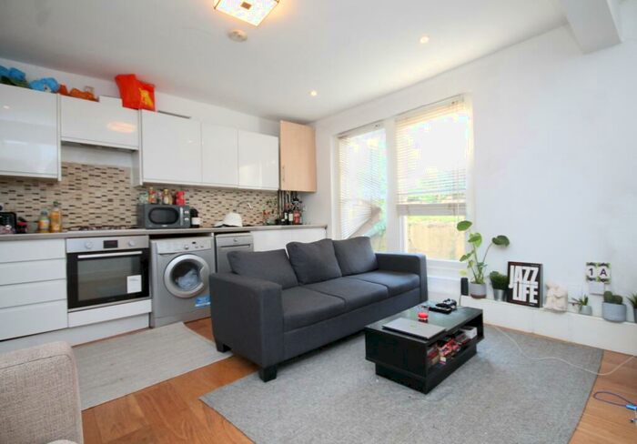 2 Bedroom Flat To Rent In Stock Orchard Crescent, Islington, N7