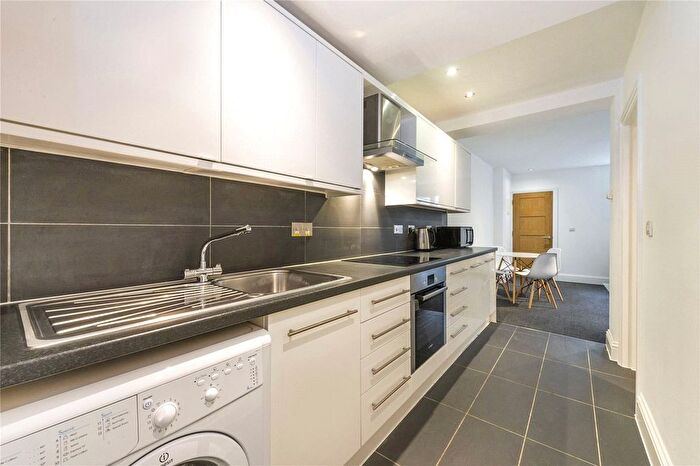1 Bedroom Flat To Rent In Inverness Place, Hyde Park, W2