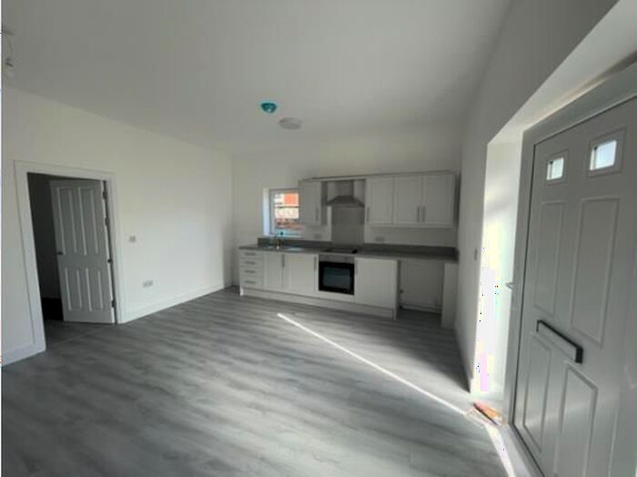 2 Bedroom Flat To Rent In High Street, Brockmoor, Brierley Hill, DY5