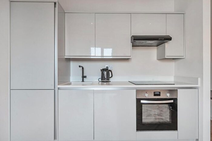 Flat To Rent In Arklow Road, London, SE14