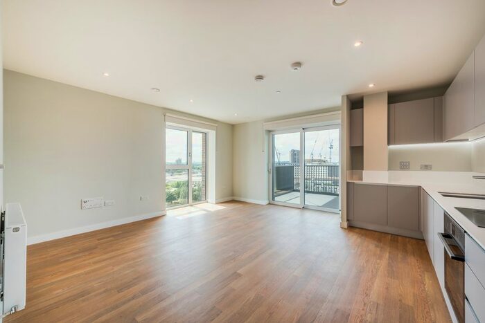 3 Bedroom Flat To Rent In Hale Wharf, London N17