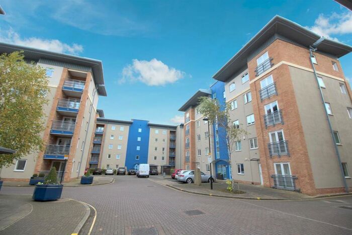 3 Bedroom Flat To Rent In Knightsbridge Court, Gosforth, Newcastle Upon Tyne, NE3
