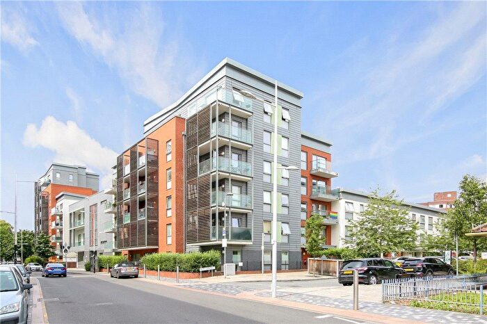 2 Bedroom Flat To Rent In Geoff Cade Way, Mile End, London, E3