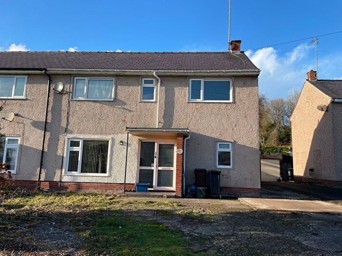 3 Bedroom Semi-Detached House For Sale In Llys Alun, Mold, CH7