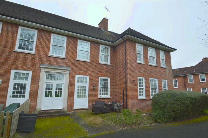 2 Bedroom Flat To Rent In Cayton Road, Coulsdon CR5