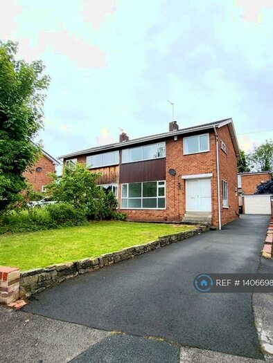 3 Bedroom Semi-Detached House To Rent In North Grove Rise, Leeds, LS8