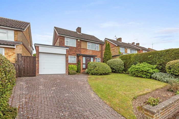 3 Bedroom Detached House For Sale In Carver Hill Road, Poets Corner, High Wycombe (no Chain), HP11