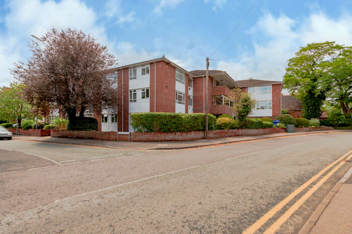 2 Bedroom Apartment To Rent In Crescent Road, Wokingham, RG40