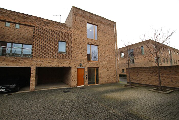 2 Bedroom Flat To Rent In Cornwell Road, Trumpington, Cambridge, CB2